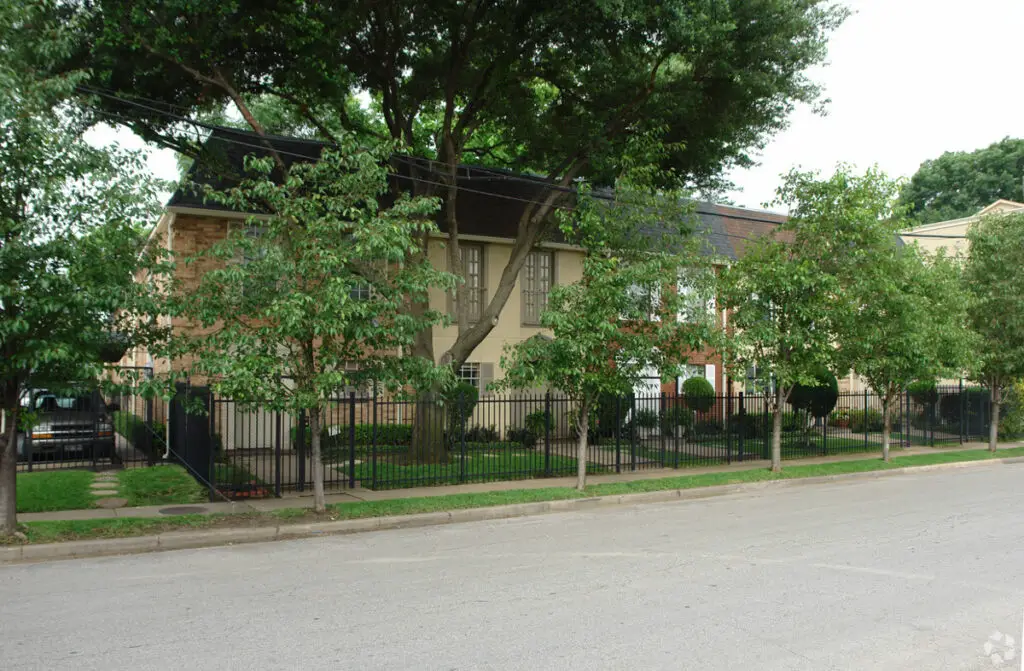Keyway Acquires Oak Lawn Property, Expanding Multifamily Footprint in Dallas